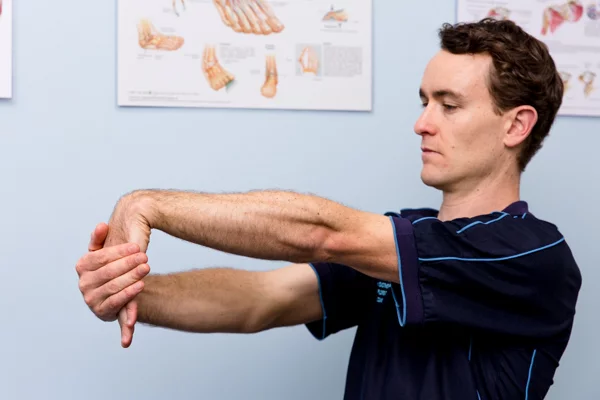 Elbow pain treatment at physiotherapy clinic in Nicosia