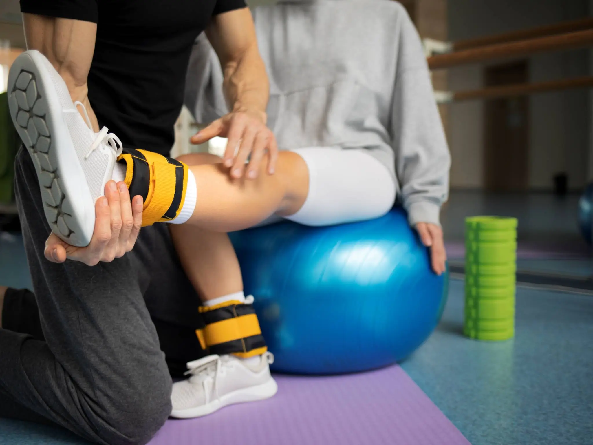 Outer hip pain treatment in physiotherapy clinic in Nicosia